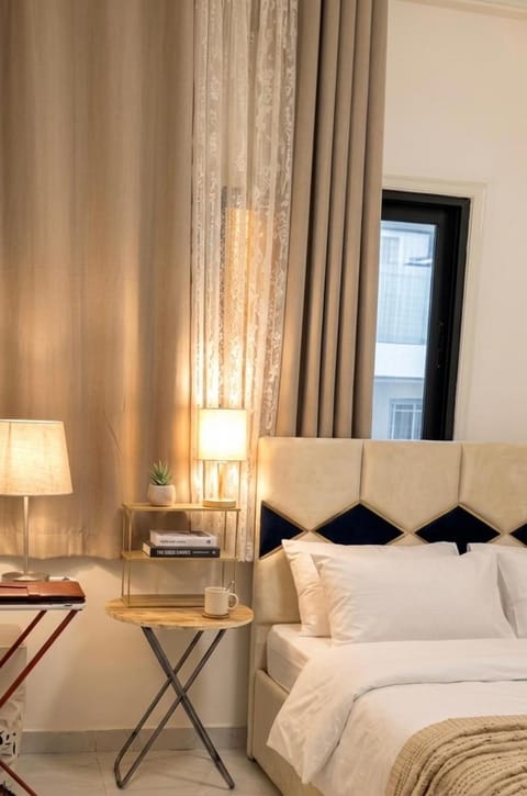 The Borderline Suite - Modern Sky View at Dubai-Sharjah Border Apartment in Al Sharjah