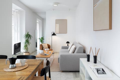 TV and multimedia, Living room, Seating area, Dining area