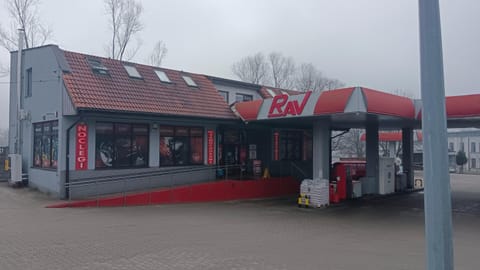 Property building, Location