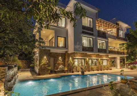 Property building, Swimming pool