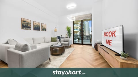 Free housekeeping visits during your stay - StayShort - Chic 1BR Retreat in Dubai Marina that Sleeps 4 Apartment in Dubai