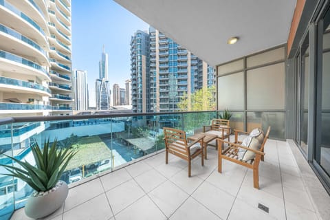 Free housekeeping visits during your stay - StayShort - Chic 1BR Retreat in Dubai Marina that Sleeps 4 Apartment in Dubai