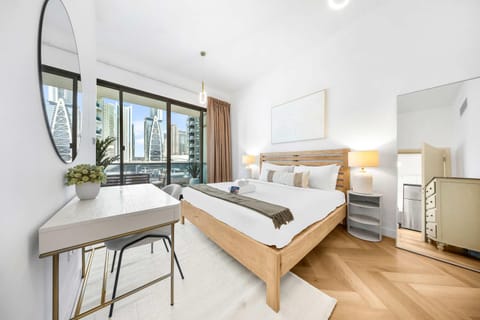 Free housekeeping visits during your stay - StayShort - Chic 1BR Retreat in Dubai Marina that Sleeps 4 Apartment in Dubai