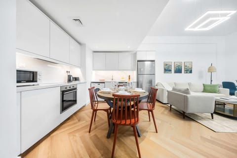 Free housekeeping visits during your stay - StayShort - Chic 1BR Retreat in Dubai Marina that Sleeps 4 Apartment in Dubai