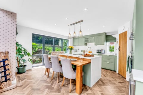 Kitchen or kitchenette, kitchen, kitchen