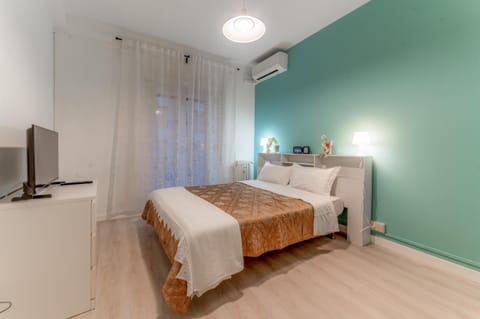 Bed, Photo of the whole room, Bedroom, wardrobe, air conditioner