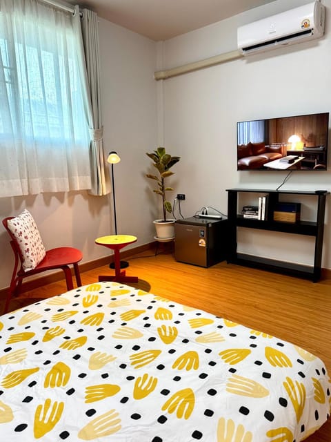 TV and multimedia, Photo of the whole room, air conditioner