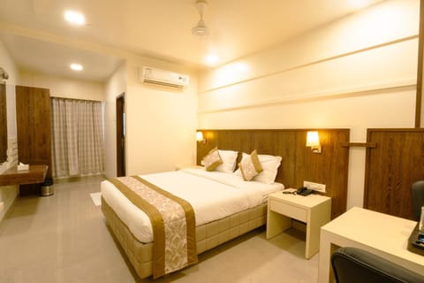 Bed, air conditioner