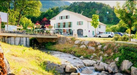 Property building, Natural landscape, Mountain view, Location