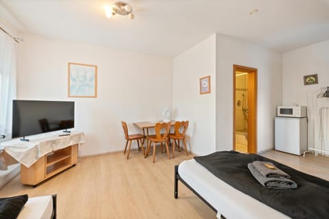Bed, TV and multimedia, Photo of the whole room, Seating area, Dining area, Evening entertainment