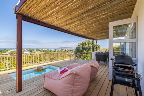 Balcony/Terrace, Pool view, Sea view, Swimming pool