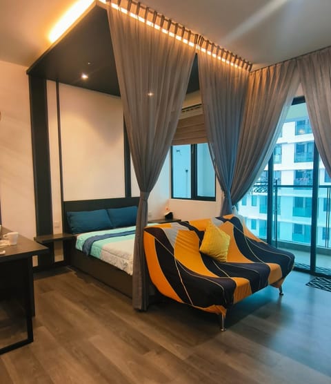 Bed, Seating area, Bedroom