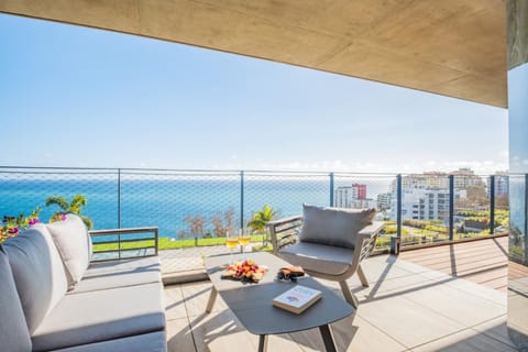 View (from property/room), Balcony/Terrace, Seating area, Sea view