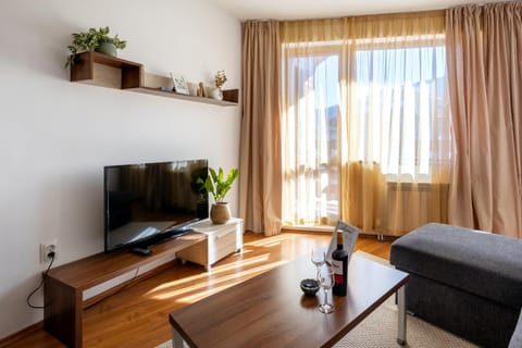 Communal lounge/ TV room, TV and multimedia, Living room, Seating area