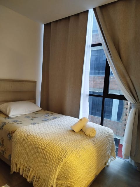 Bed, towels