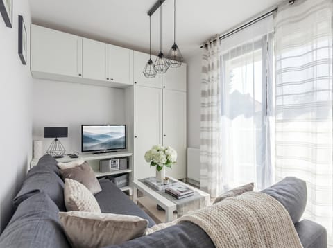 Communal lounge/ TV room, TV and multimedia, Living room, Seating area, Evening entertainment