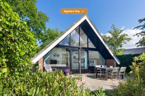 Property building, Patio, Day, Garden, Dining area