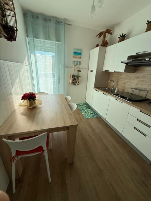Kitchen or kitchenette, Dining area, microwave, stove, toaster