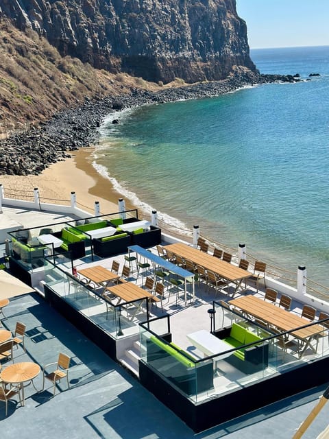Restaurant/places to eat, Balcony/Terrace, Beach