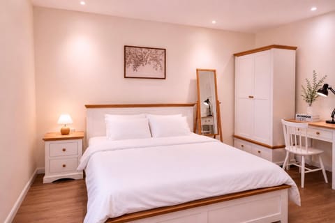 Bed, Kitchen or kitchenette, Photo of the whole room, Dining area, Bedroom, hair dresser, wardrobe
