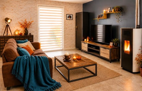 TV and multimedia, Living room, Seating area, Evening entertainment