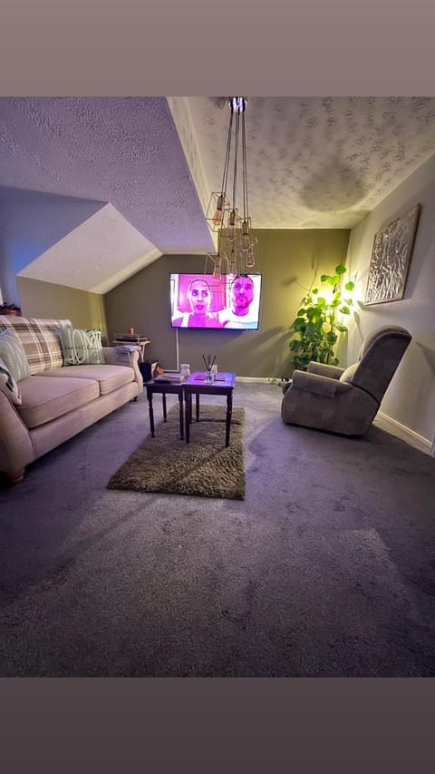 Communal lounge/ TV room, TV and multimedia, Living room, Evening entertainment