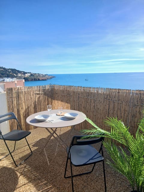 Patio, Day, View (from property/room), Balcony/Terrace, Dining area, Sea view