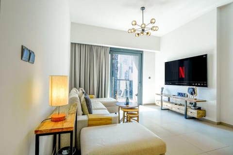 Communal lounge/ TV room, Bed, TV and multimedia, Living room, Photo of the whole room, Seating area, Evening entertainment, Bedroom