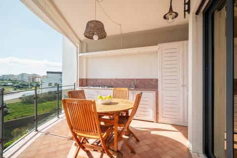 View (from property/room), Balcony/Terrace, Living room, Seating area, Dining area