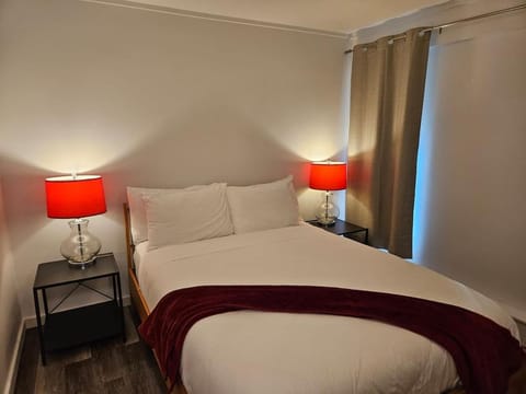 Cozy Snug Cove Treehouse Apartment in Bowen Island