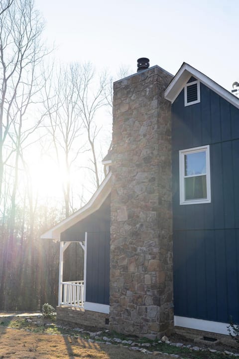 Serenity Cottage – Charming Auburn Retreat on 3 Wooded Acres House in Auburn