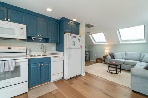 Kitchen or kitchenette, oven