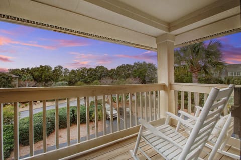 Mellow Marshroom House in Seabrook Island