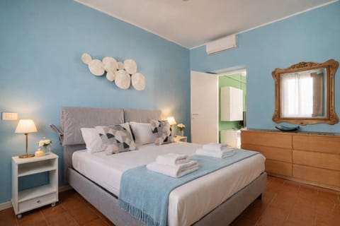 Bed, Photo of the whole room, Bedroom, air conditioner