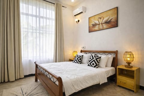 Bed, Photo of the whole room, Bedroom, air conditioner