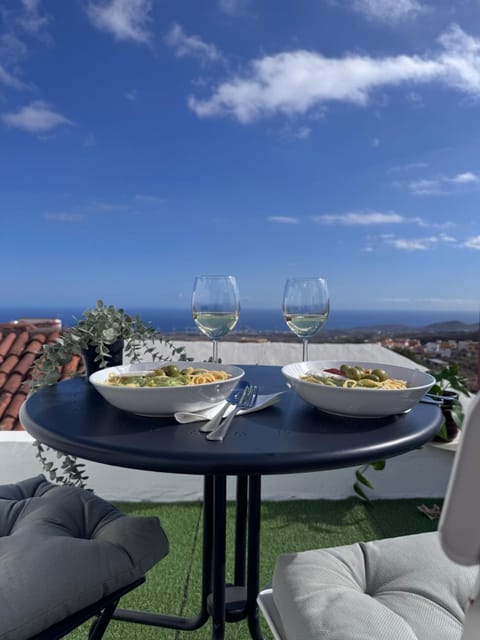 Natural landscape, View (from property/room), Balcony/Terrace, Balcony/Terrace, Seating area, Food, Sea view