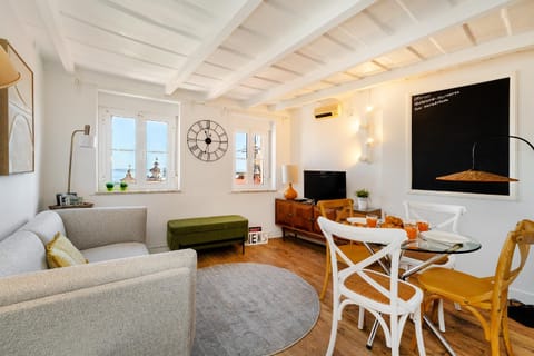 TV and multimedia, Living room, Dining area