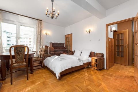 Bed, Photo of the whole room, Seating area, Bedroom, wardrobe