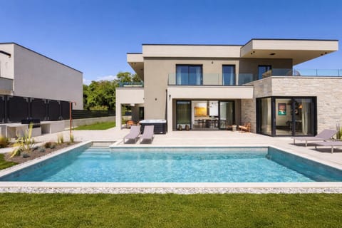 Property building, Facade/entrance, Off site