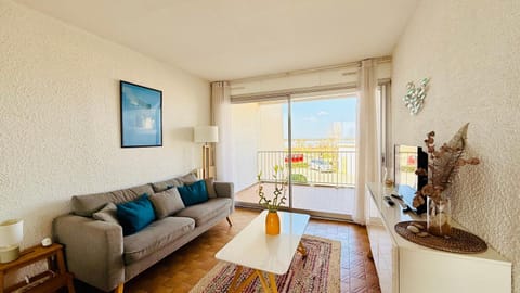 TV and multimedia, View (from property/room), Balcony/Terrace, Living room, Seating area