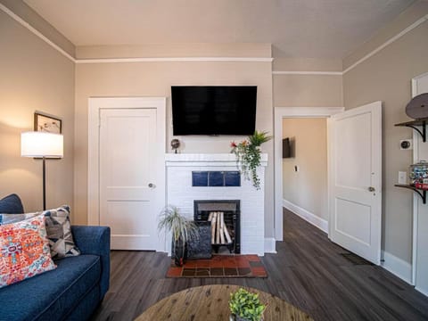 Marietta Square's Home Away! Apartment in Marietta