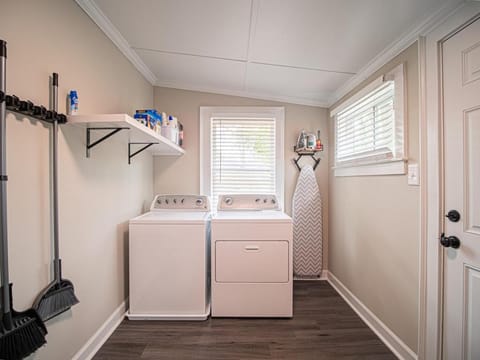 Marietta Square's Home Away! Apartment in Marietta