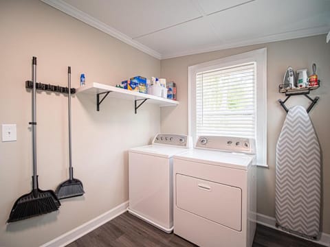 Marietta Square's Home Away! Apartment in Marietta