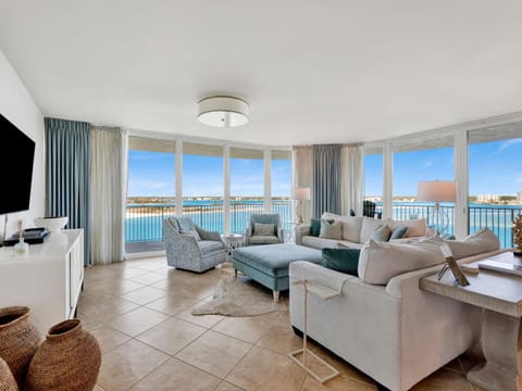 TV and multimedia, Balcony/Terrace, Living room, Seating area, Sea view, furniture