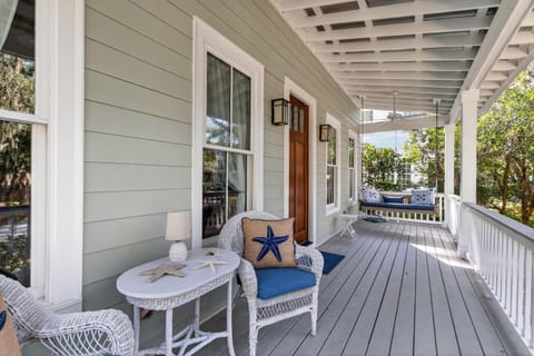 Village Oaks Cottage House in Saint Simons Island