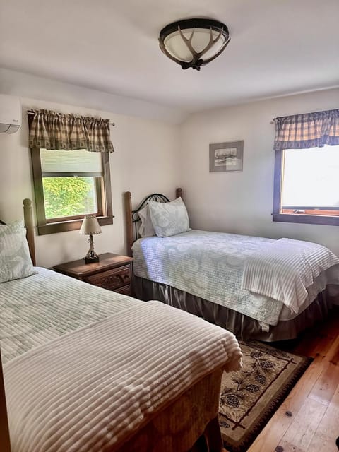 Lake Waukewan Camp in Meredith Apartment in Lake Waukewan