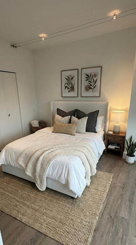 Ultra-Luxe 2BR on Doheny Newly Renovated Apartment in West Hollywood