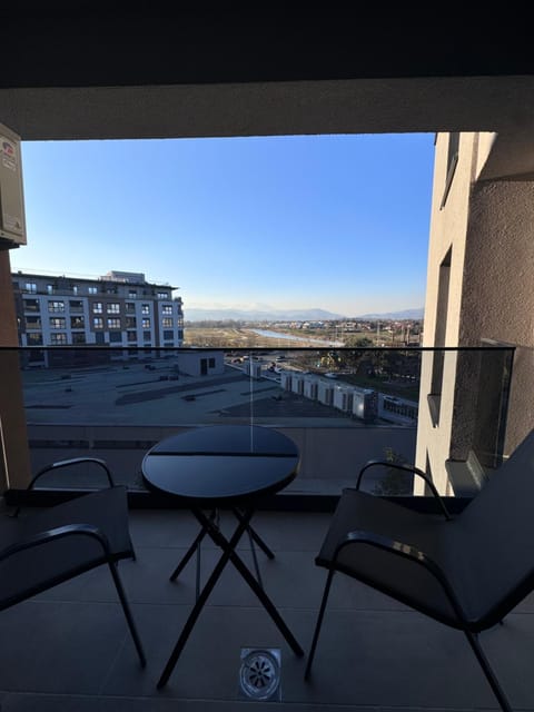 View (from property/room), Balcony/Terrace, River view