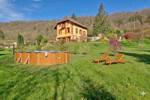 Property building, Natural landscape, Garden, Garden view, sunbed