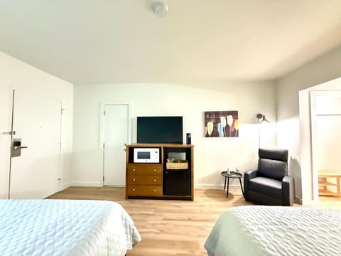 Water Vibes Studio Walk to Downtown Trolley Apartment in Eureka Springs